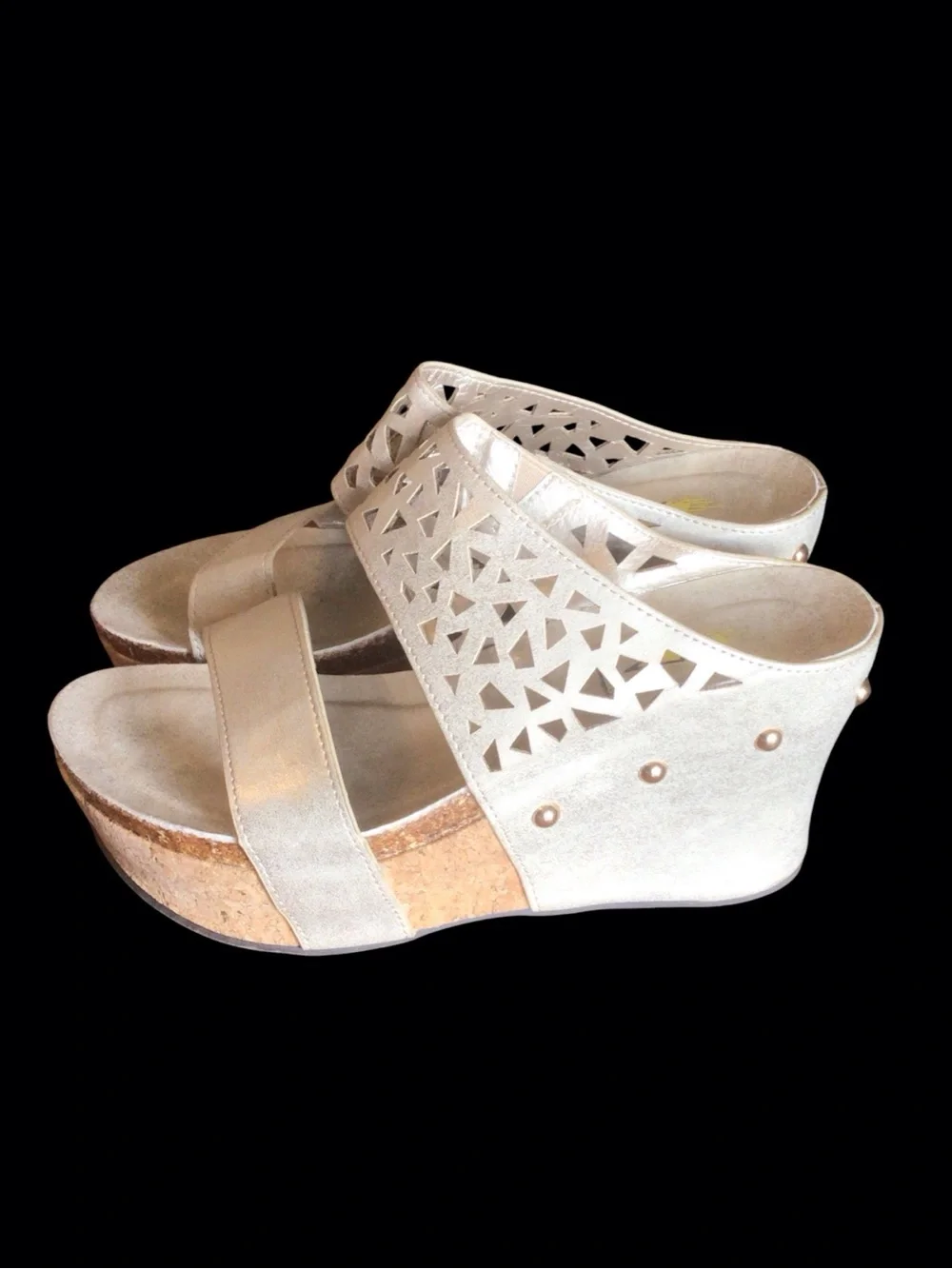 EUC....Womens Volatile wedges in muted gold .SZ 8